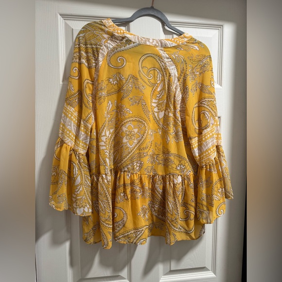 Solo Jeans - New York & Co. Yellow Paisley Blouse / Size Large NWT - Picture 2 of 13